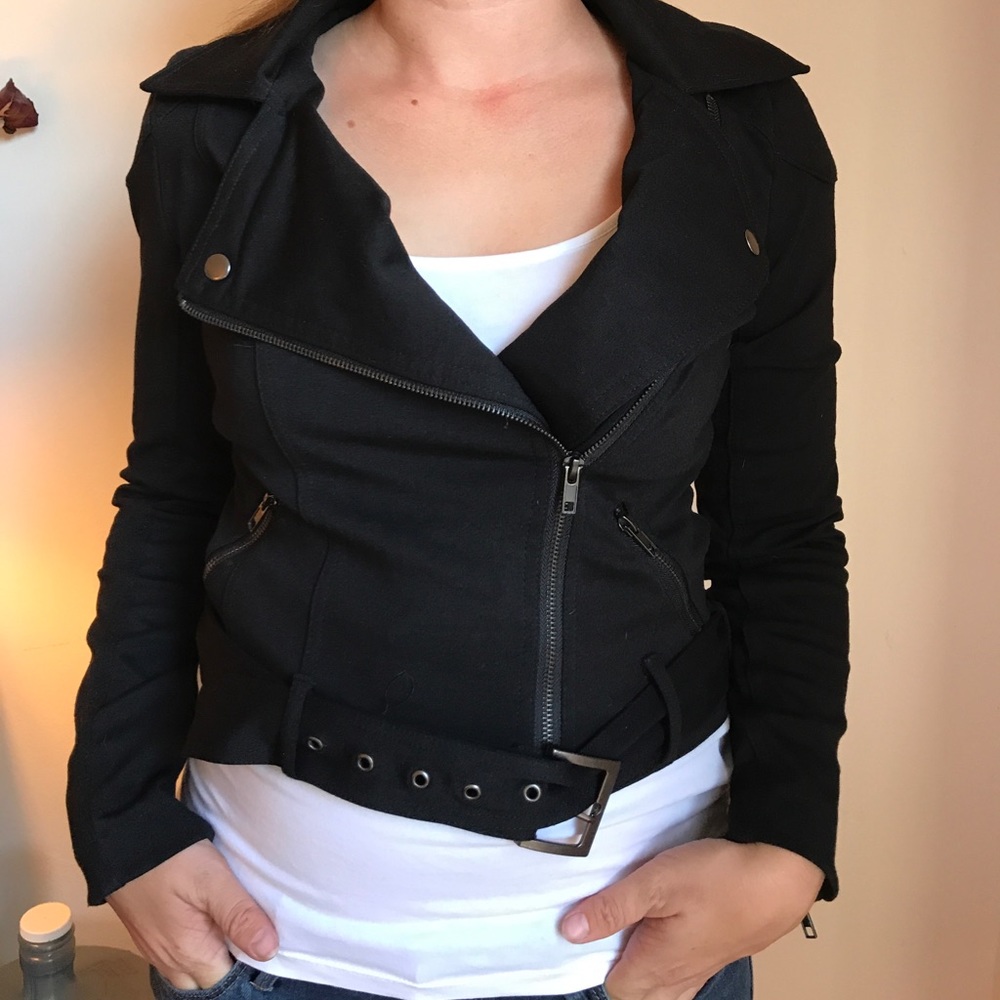 Amelia by becool Black Zipper Jacket Size Small