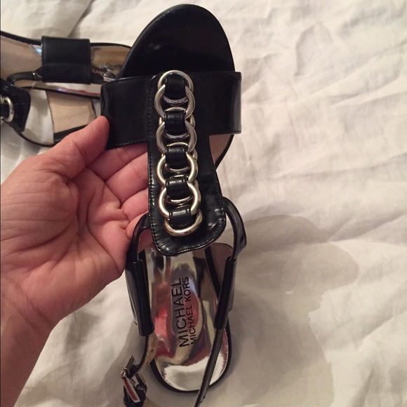 Beautiful Michael Kors Black Leather Heeled Sandal - Picture 2 of 8