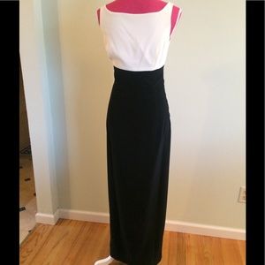 Elegant black/white gown