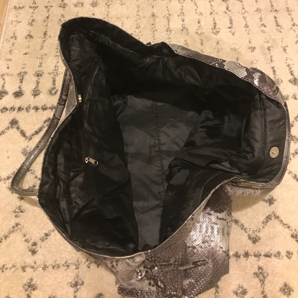 DSW Large Snakeskin Tote - Picture 2 of 4
