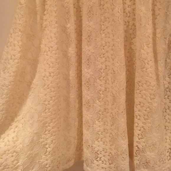 Open back lace dress - Picture 3 of 5