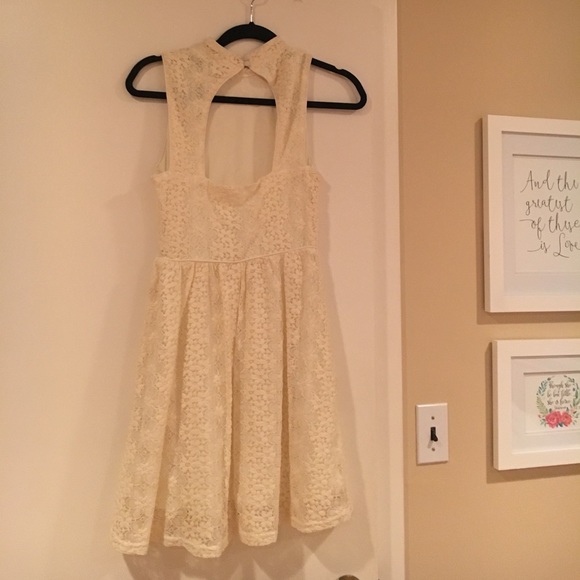 Open back lace dress - Picture 5 of 5