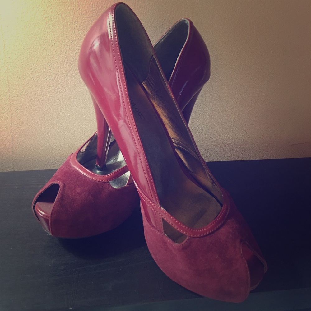 Suede and patent leather pumps (size 11)