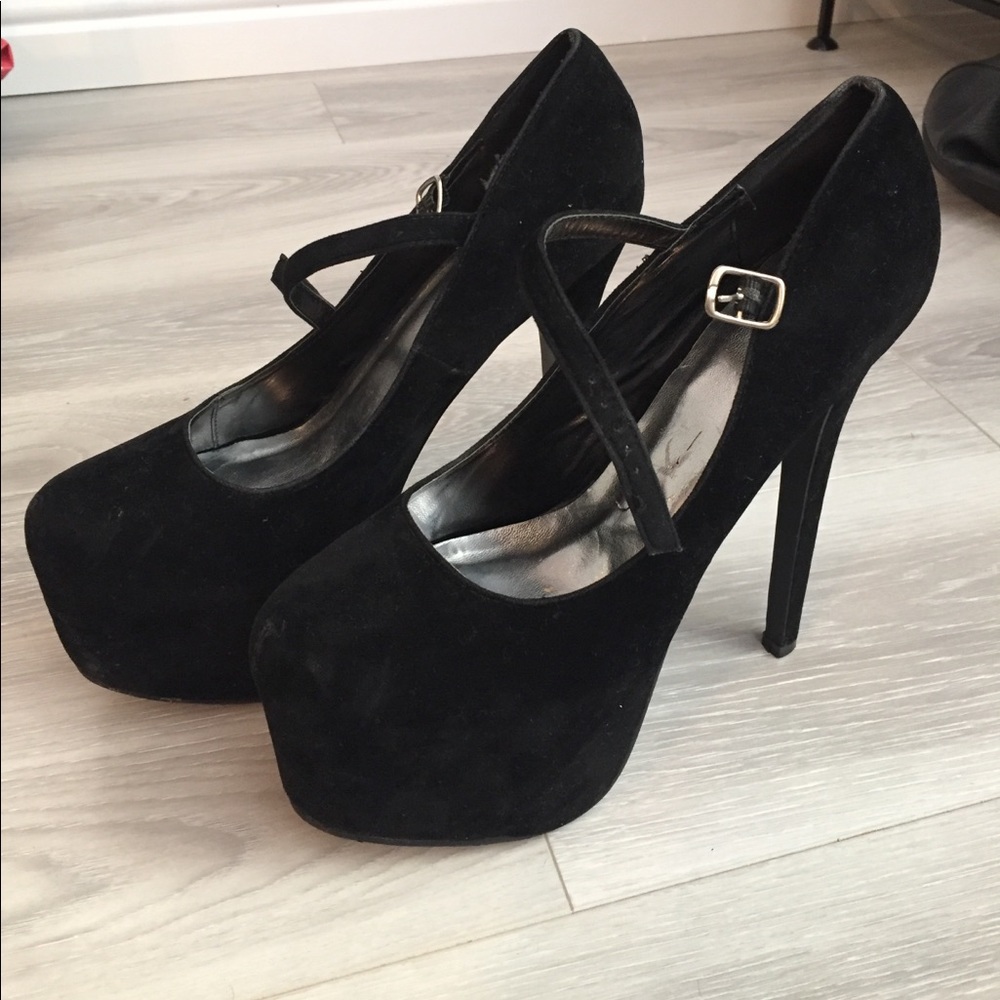 Black platform pumps