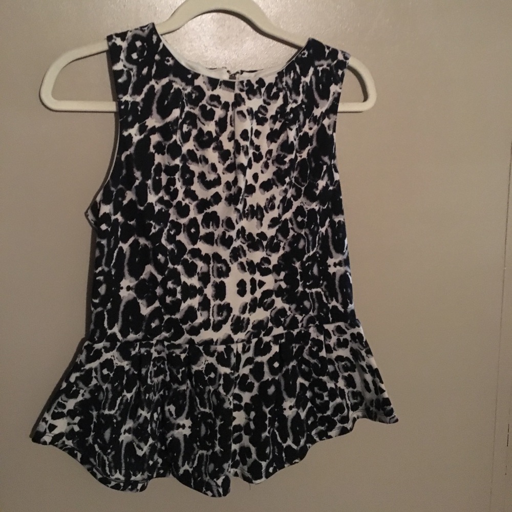 Short sleeve black & white top
