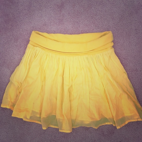 Cute pleated yellow skirt - Picture 1 of 1