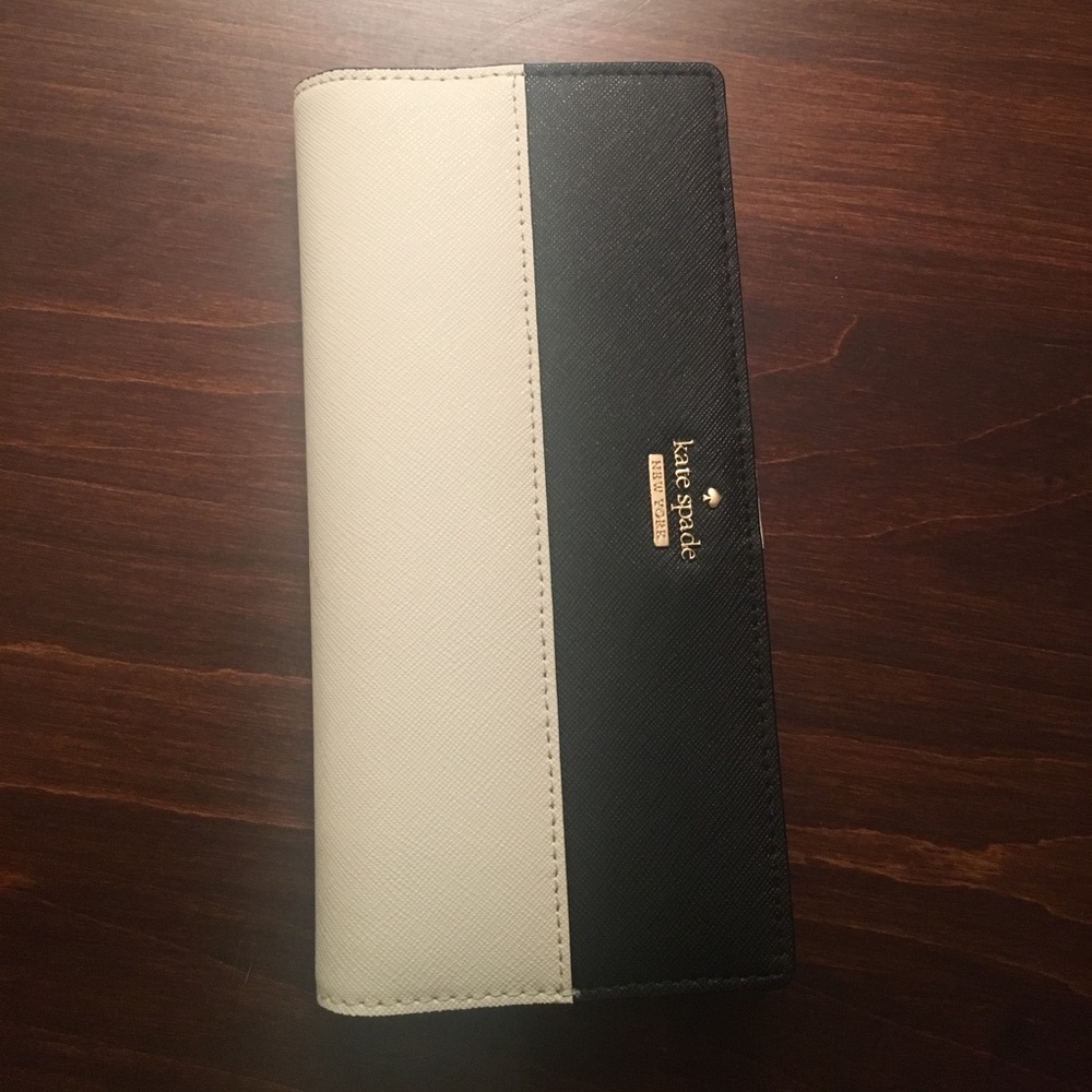NWT kate spade wallet!!💕