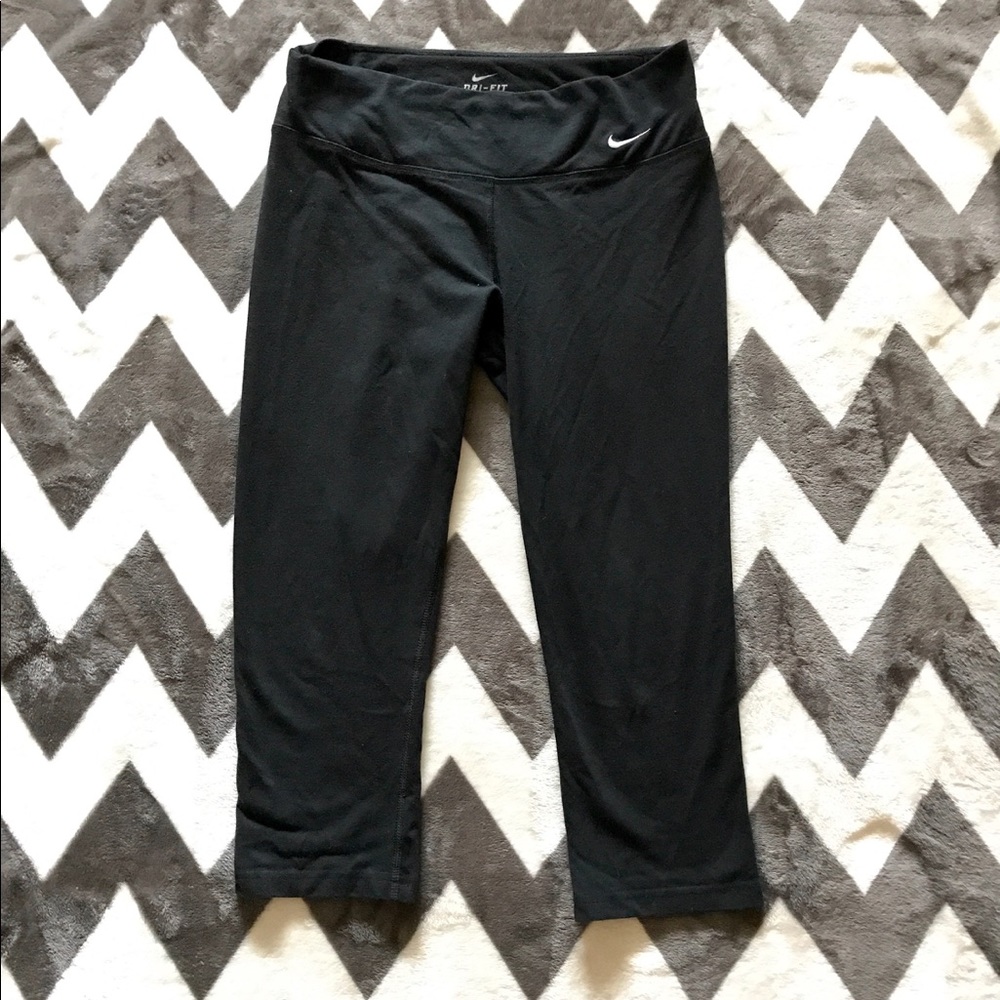 Nike dri-fit black cropped leggings