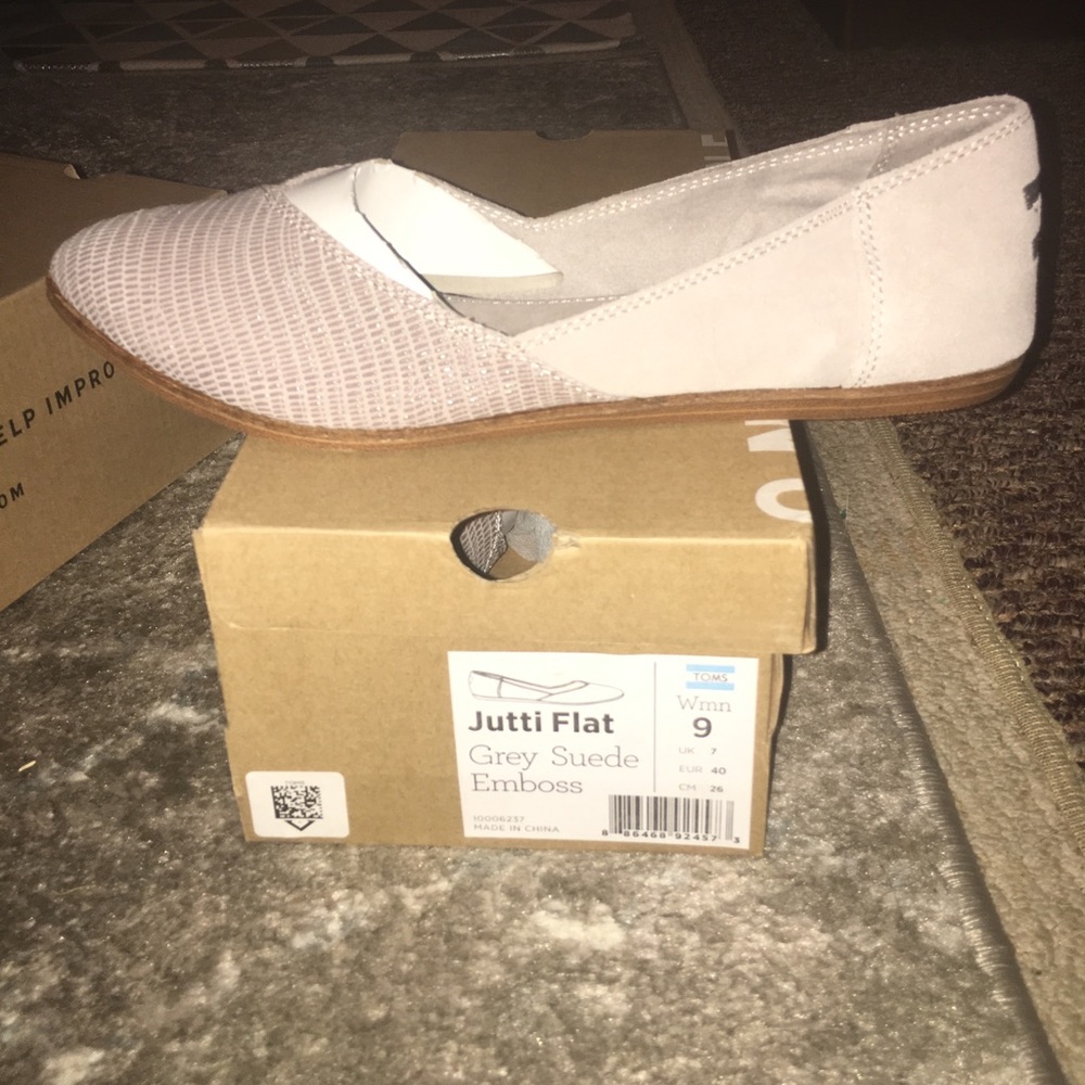 Brand new Toms Dressy Flats size 9.