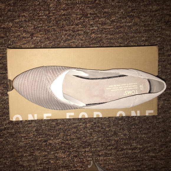 Brand new Toms Dressy Flats size 9. - Picture 2 of 2