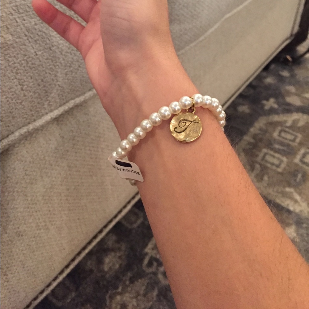 New with tags "pearl"bracelet with "T" initial