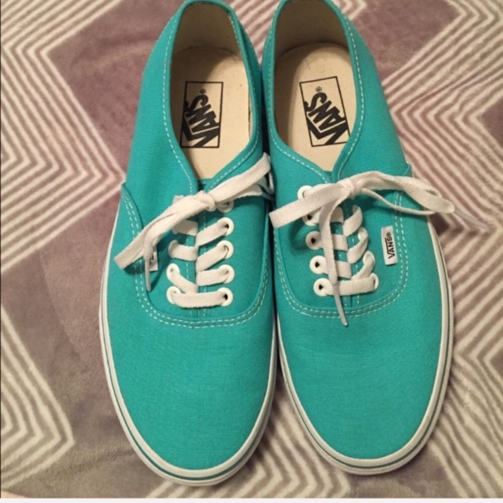 NEW Vans - Picture 1 of 4