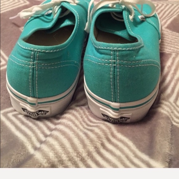 NEW Vans - Picture 2 of 4