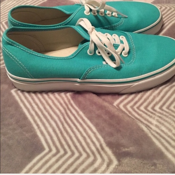 NEW Vans - Picture 4 of 4