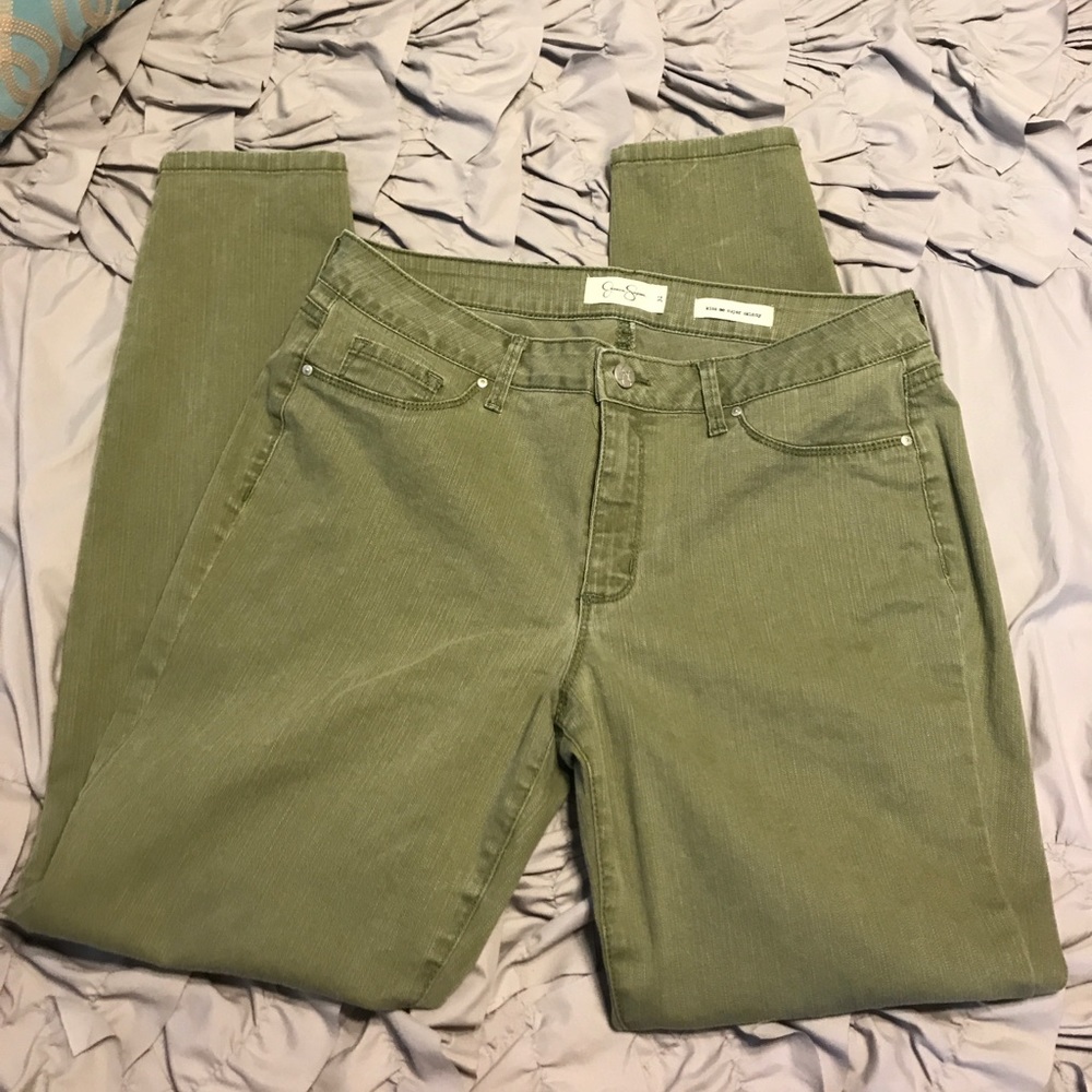 Jessica Simpson size 31  kiss me super skinny