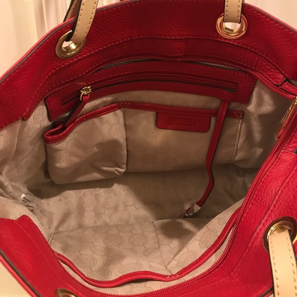 Michael Kohrs Medium Purse - Picture 2 of 4