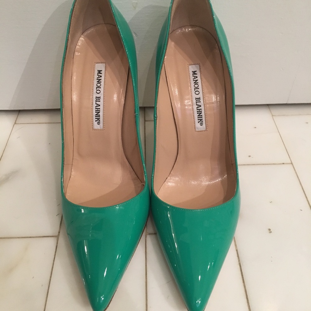 Manolo Blahnik BB patent leather green pumps
