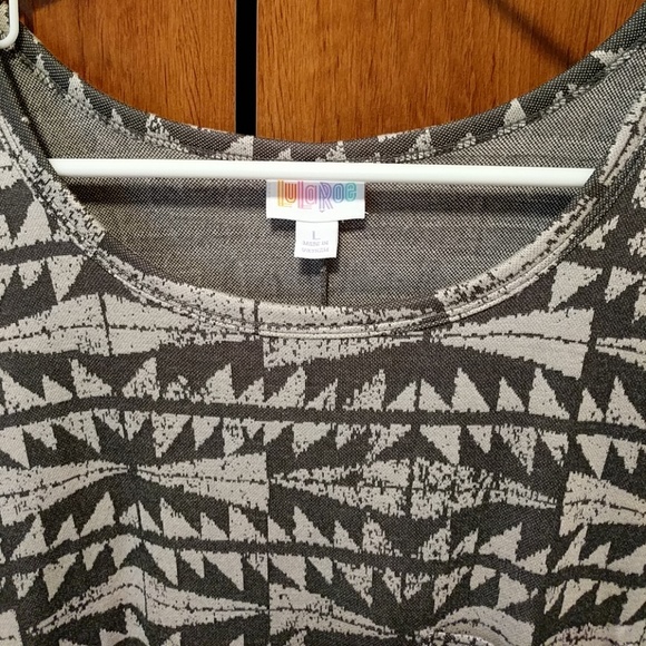 LuLaRoe Carly Tunic - Picture 2 of 2