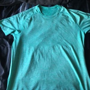 Lululemon men's metal tech workout shirt