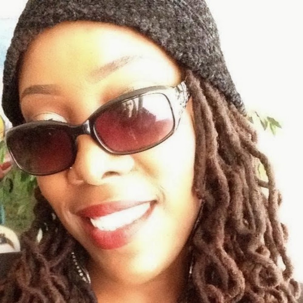 Meet your Posher, Makeup junkie