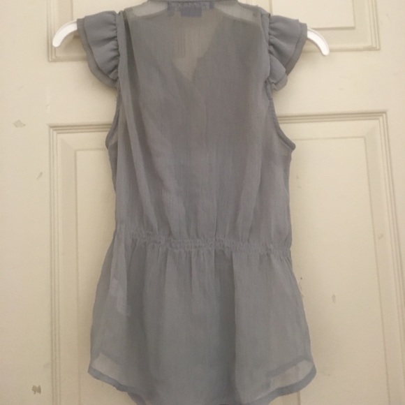 Classy ruffled button up blouse! - Picture 3 of 3