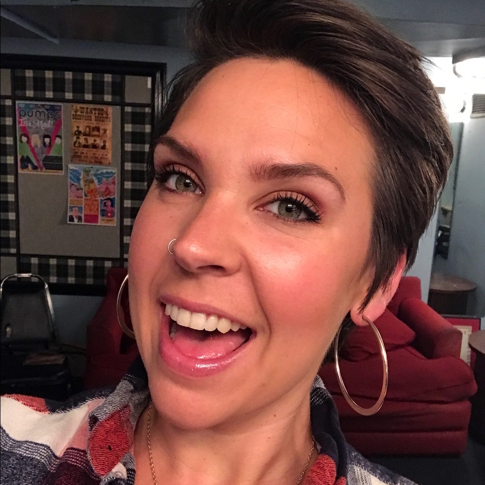 Meet your Posher, Julia