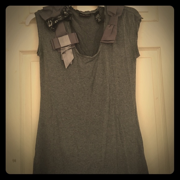 Cute bow top! - Picture 1 of 2