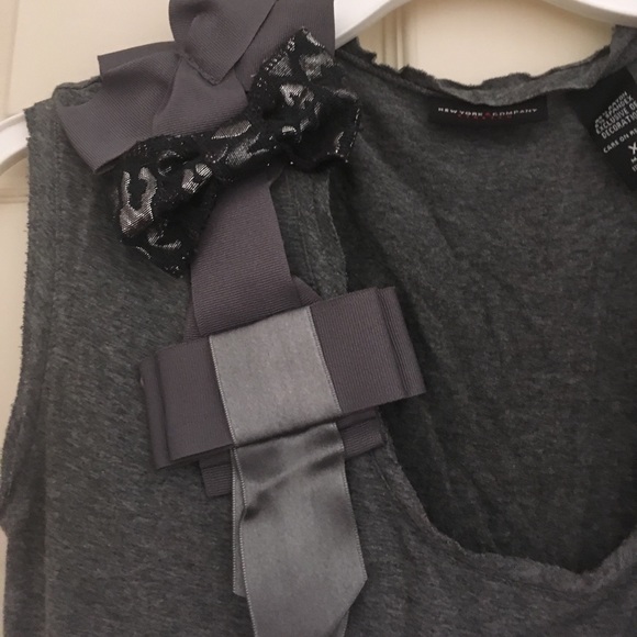 Cute bow top! - Picture 2 of 2