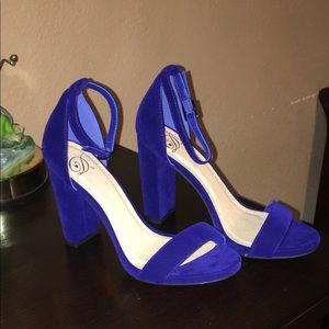 Velvet blue heels!