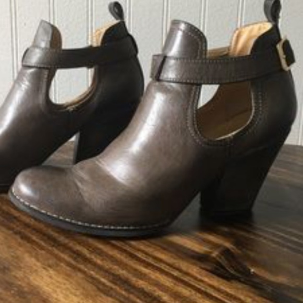 🌻 Olive Booties - Picture 3 of 4