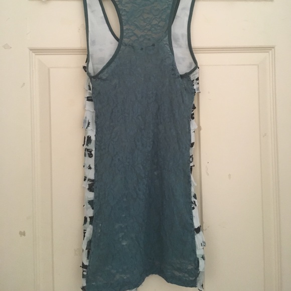 Lace back tank top - Picture 3 of 4