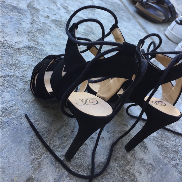 heels - Picture 3 of 3