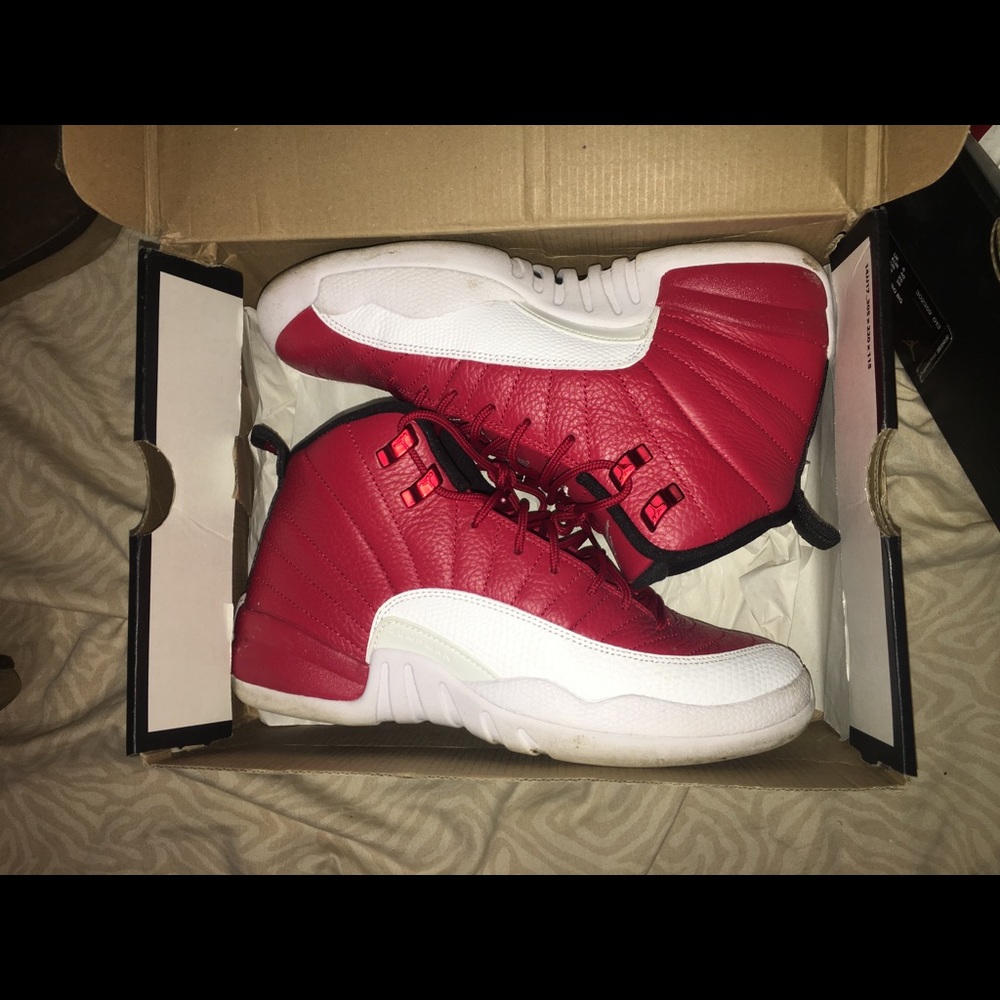 Gym red Jordan 12s