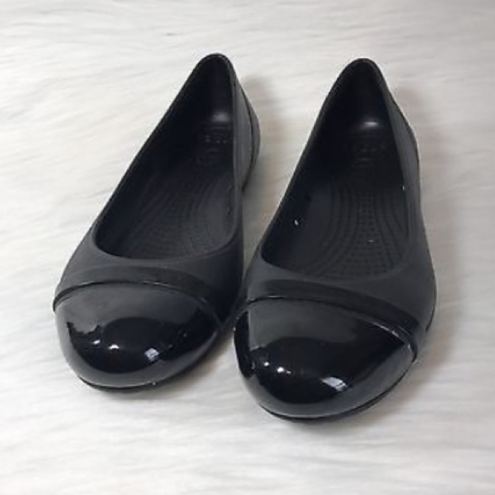 CROCS Cap Toe size 6W-women's flats
