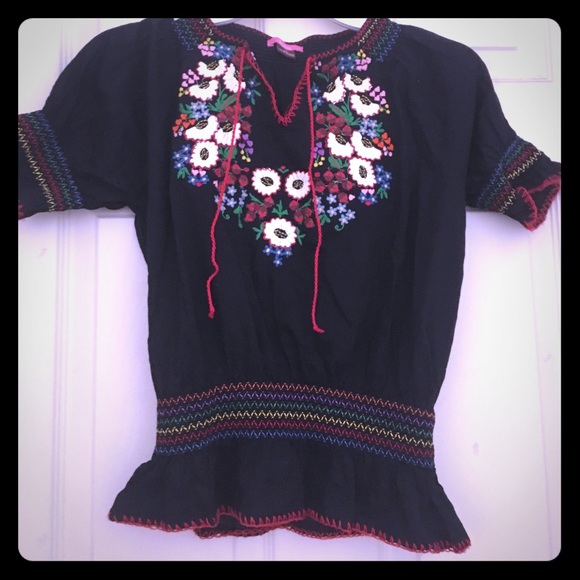 Cute crinkled embellished top! - Picture 1 of 2