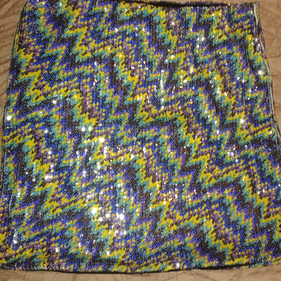 ***SOLD***Xhilaration~Sparkly & Stretchy Sequin Skirt - Picture 3 of 8