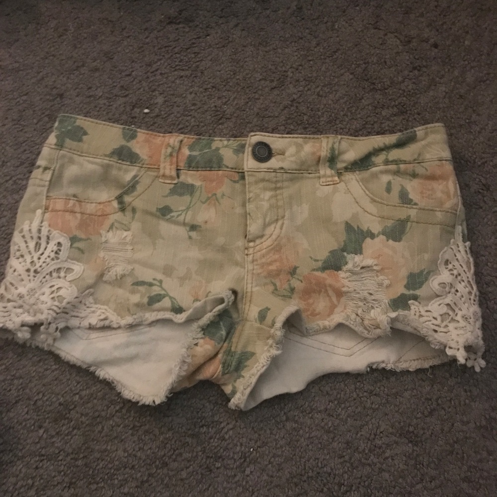 Size 5 floral print shorts