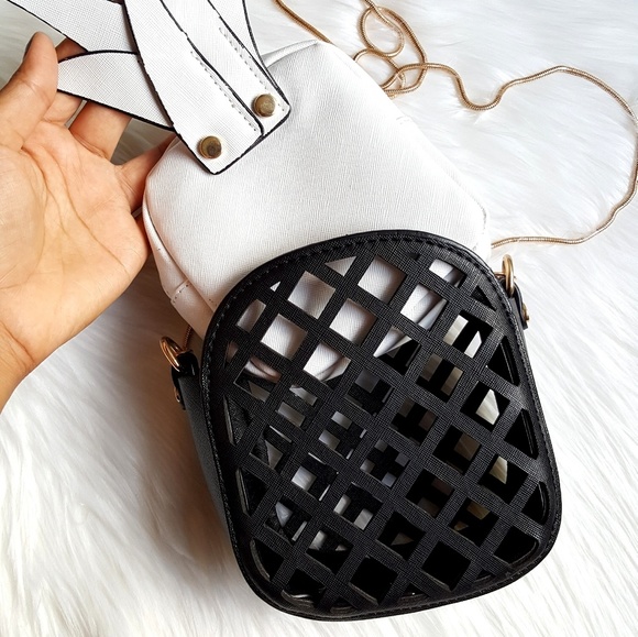 New Zara Pineapple Black & White Purse! - Picture 5 of 5