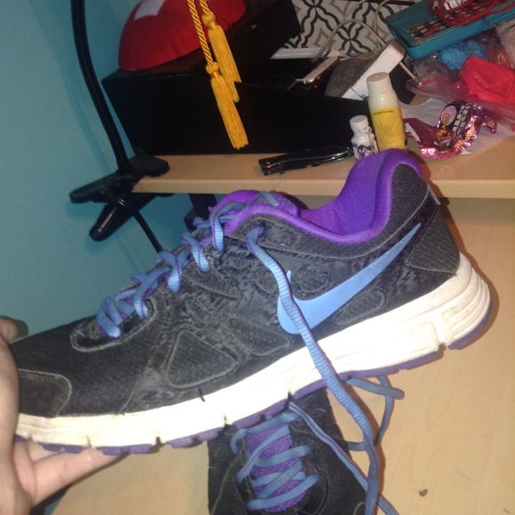 Nike Sneakers - Picture 1 of 5