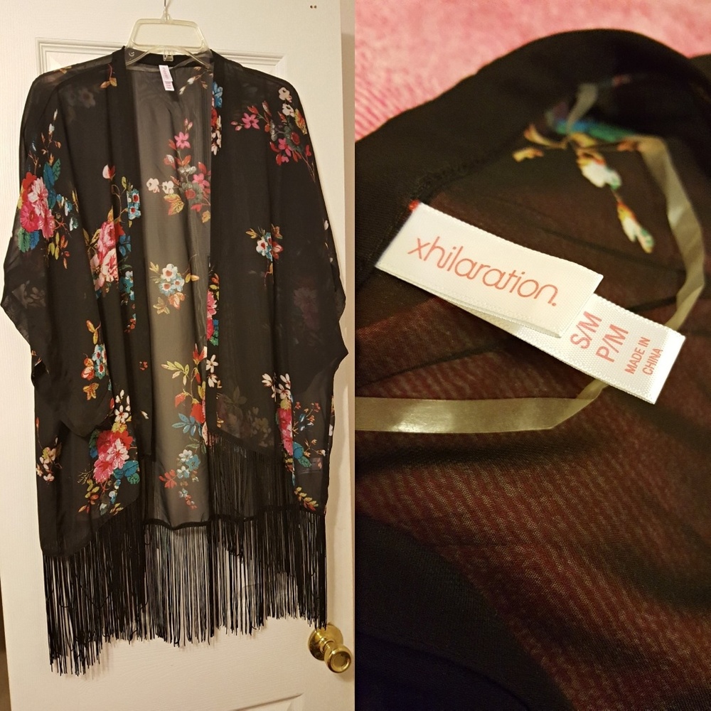 🚫 SOLD Black Floral Kimono 🚫