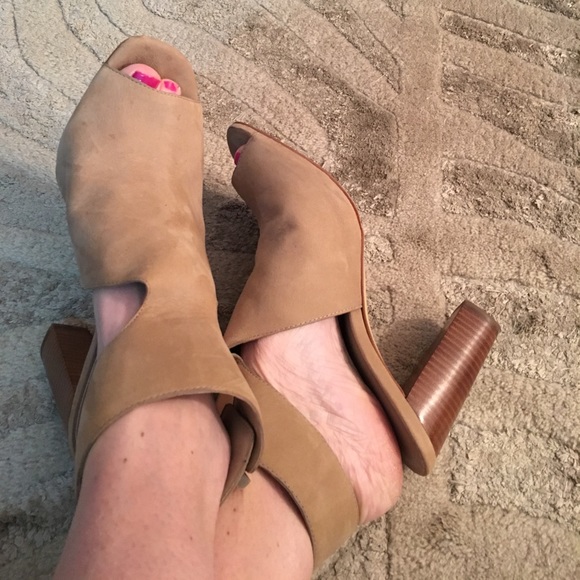 Peep toe stack bootie - Picture 2 of 6