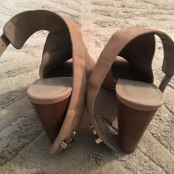 Peep toe stack bootie - Picture 3 of 6