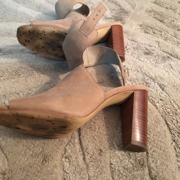 Peep toe stack bootie - Picture 6 of 6