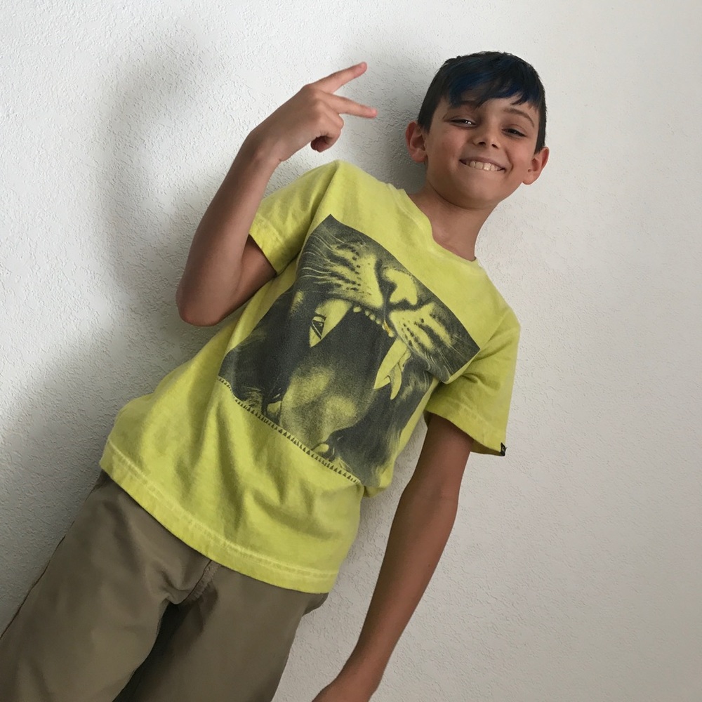 QUICKSILVER • BOYS SIZE 6 TEE💙