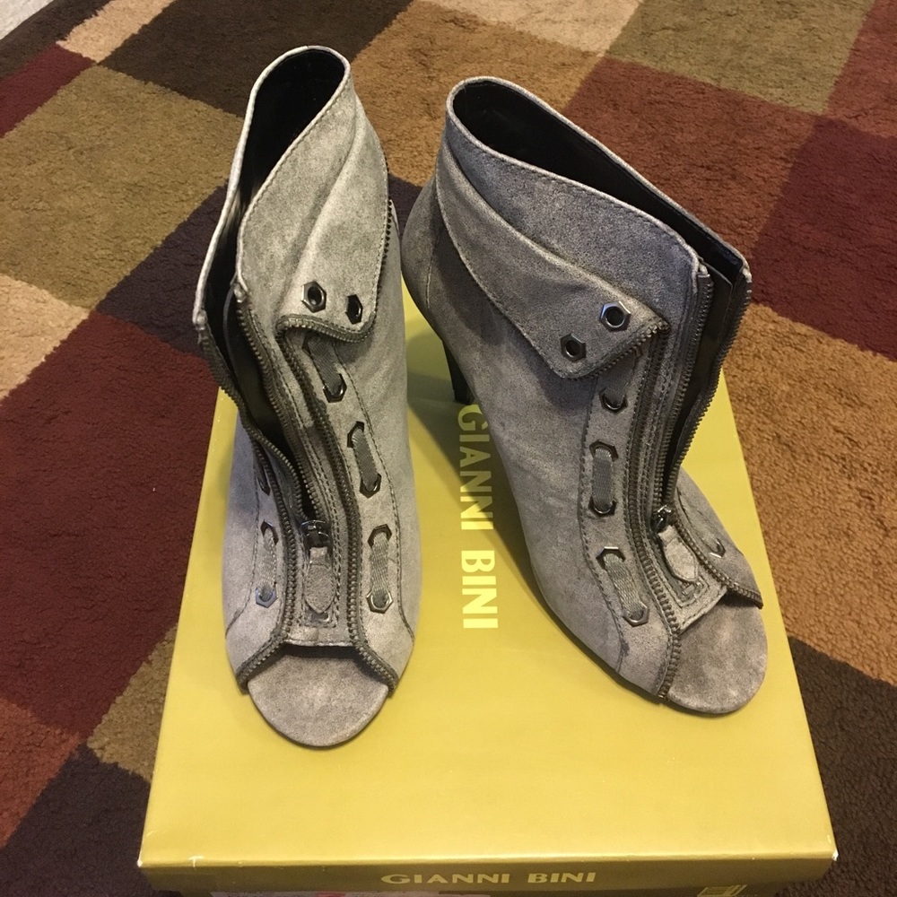 Beautiful Grey Rockers from Gianni Bini