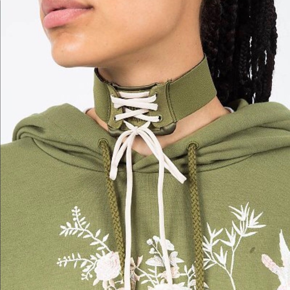 Fenty Puma choker