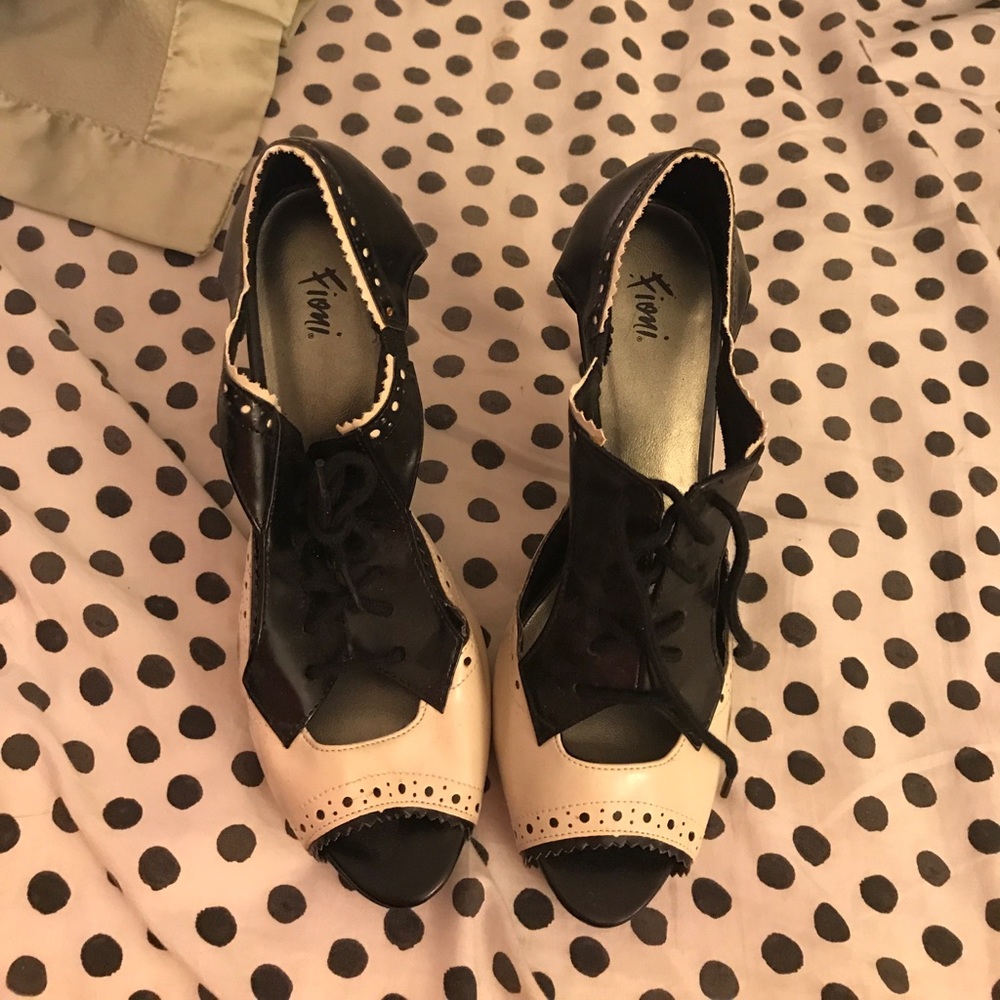 Fiona black and white heels size 7.5
