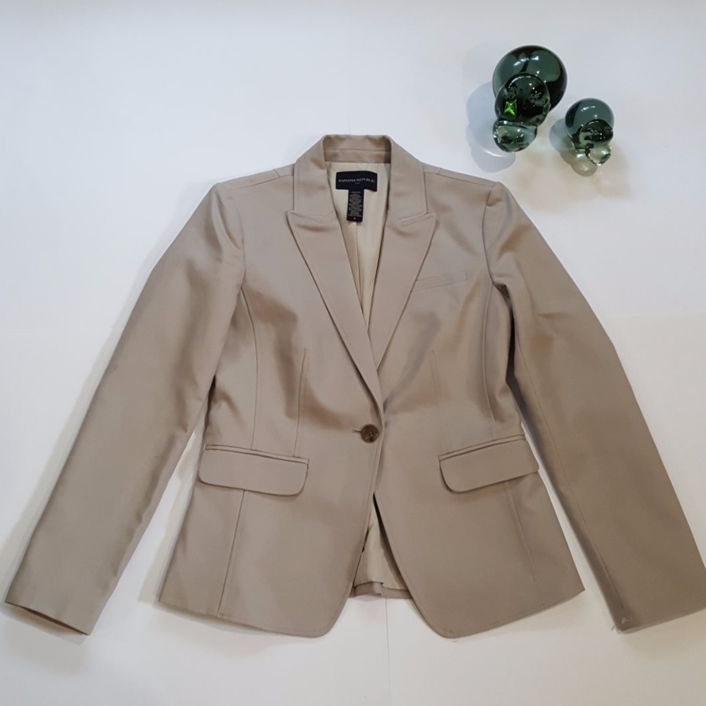 SOLD! Banana Republic Ladies Suit Jacket & Pants