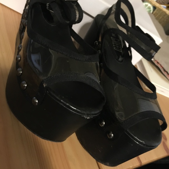 Ego and Greed crossover sandals - Picture 4 of 4