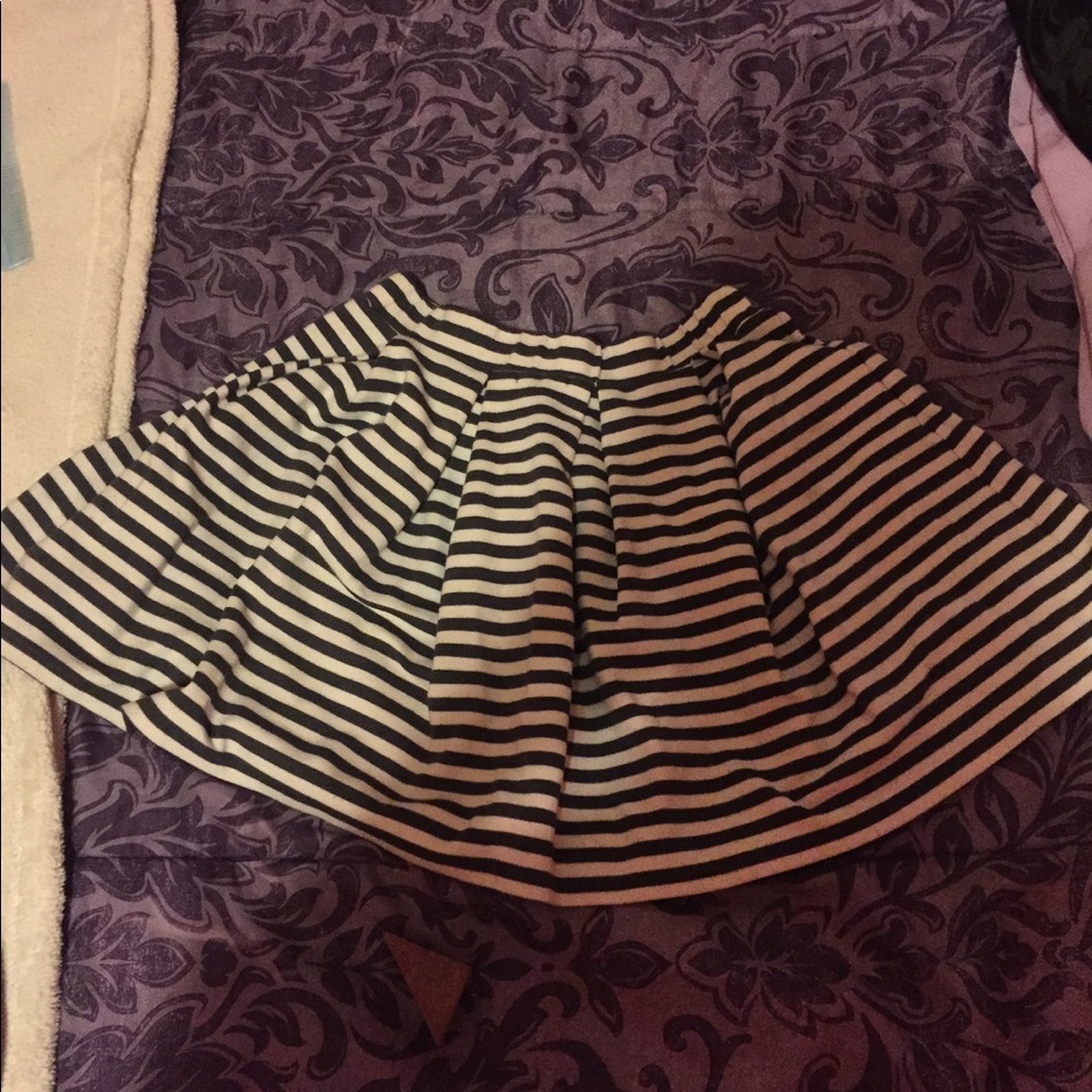 American eagle outfitters stripped skirt